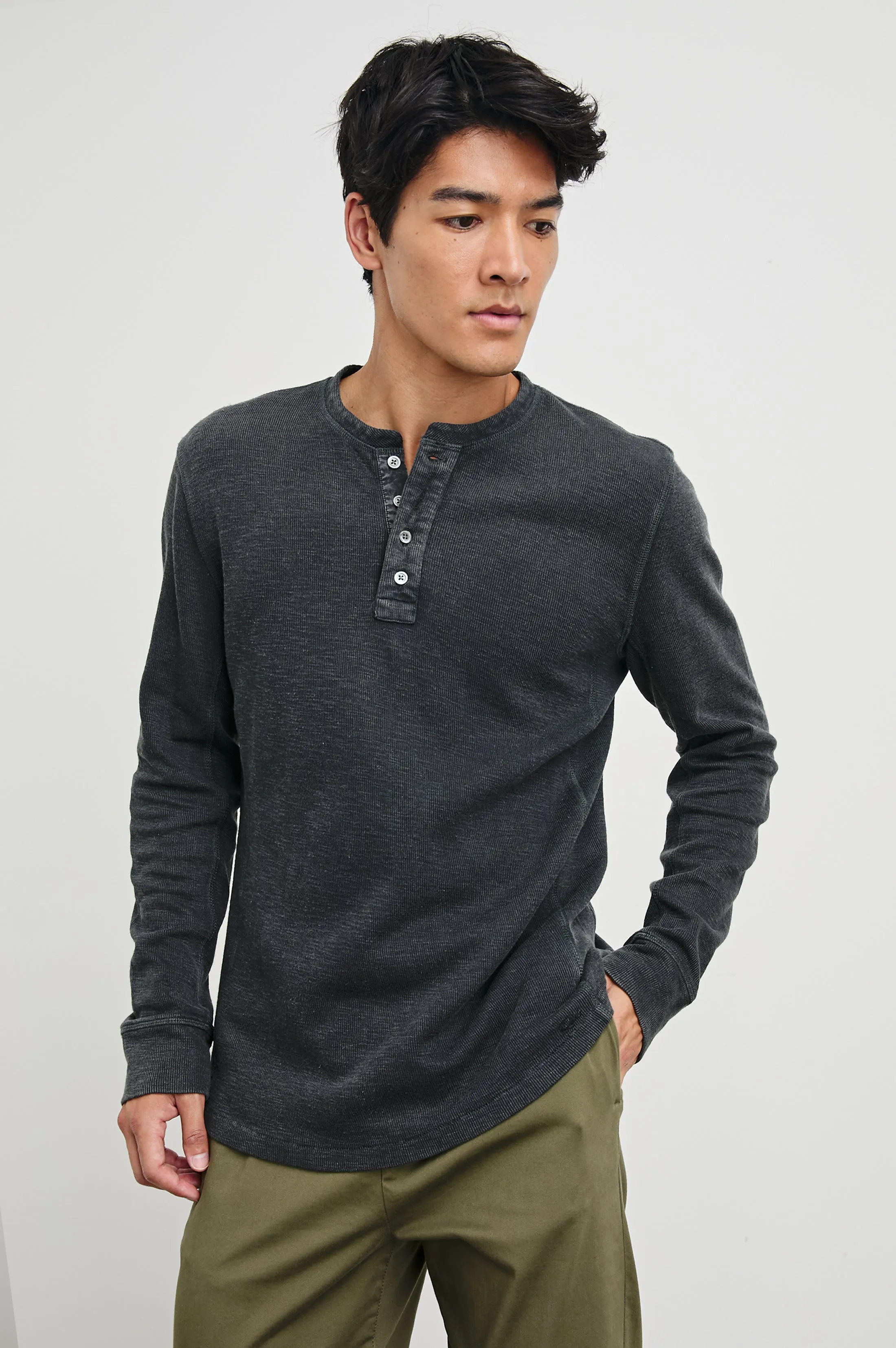 SOTO HENLEY - WASHED BLACK