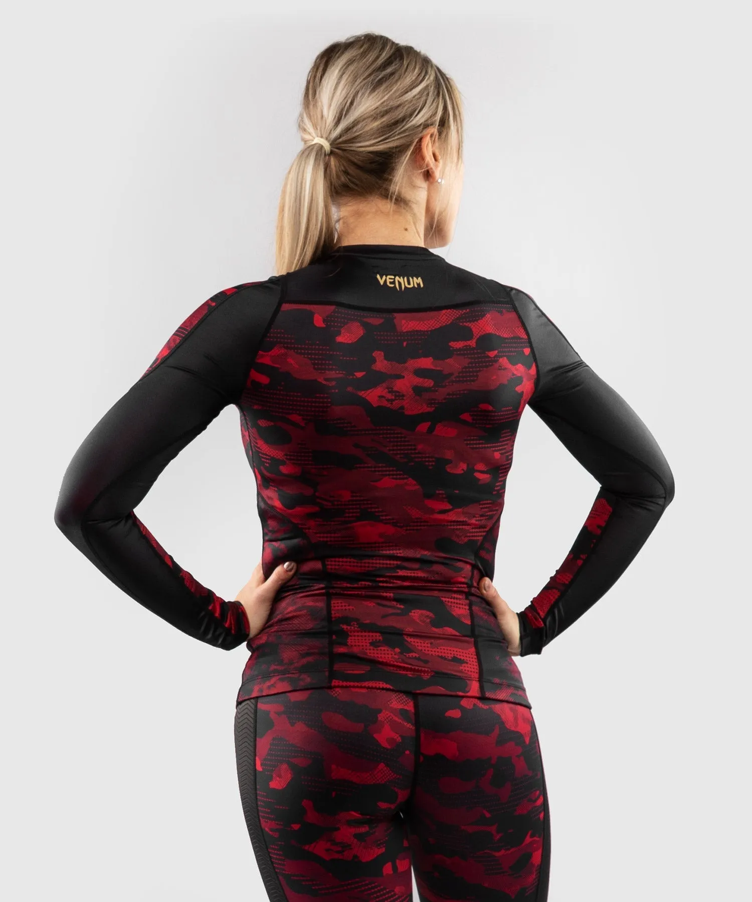 Venum Defender long sleeve Rashguard - for women - Black/Red