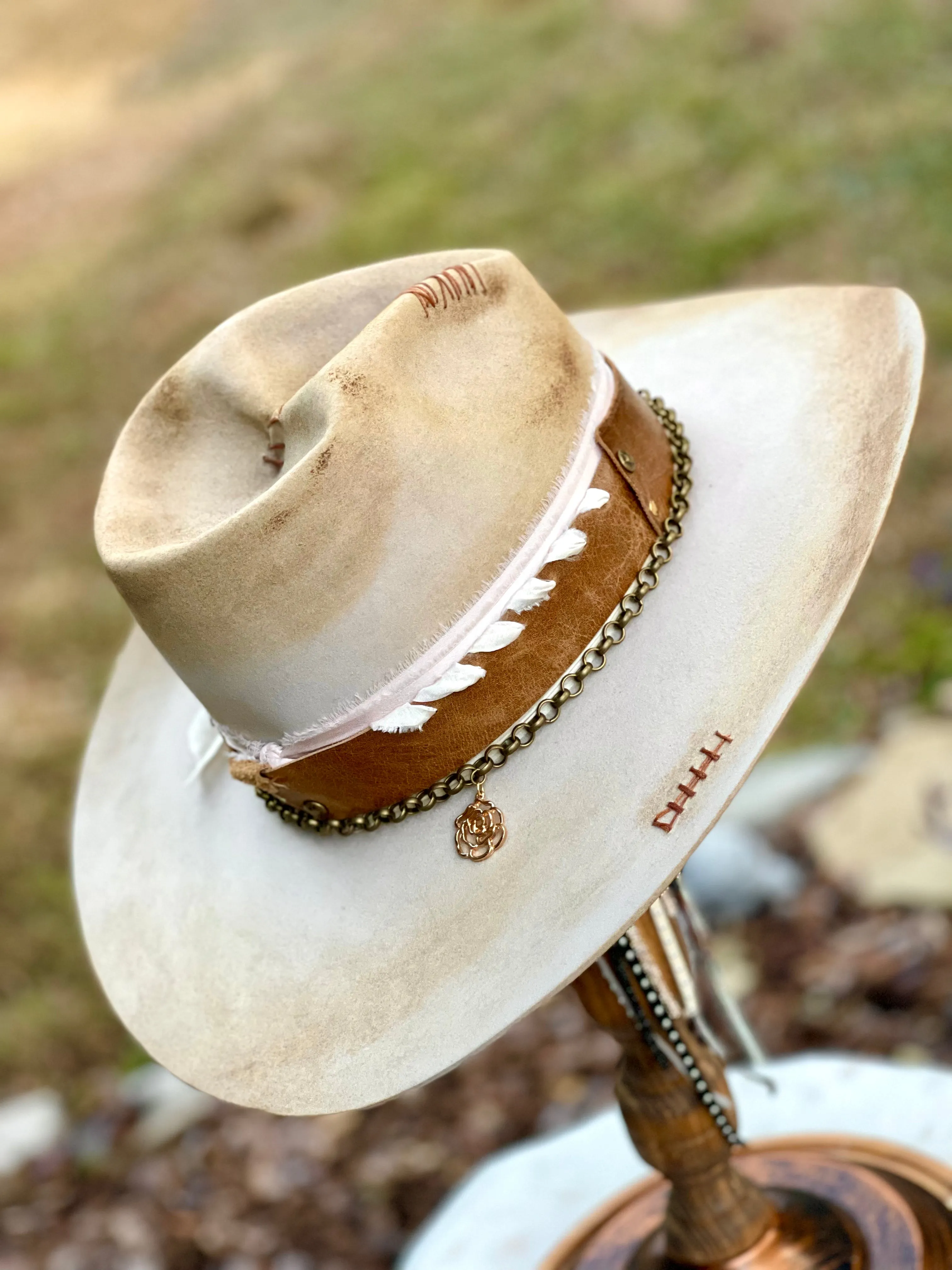 *VINTAGE* Cowboy Hat - The Desert Flower