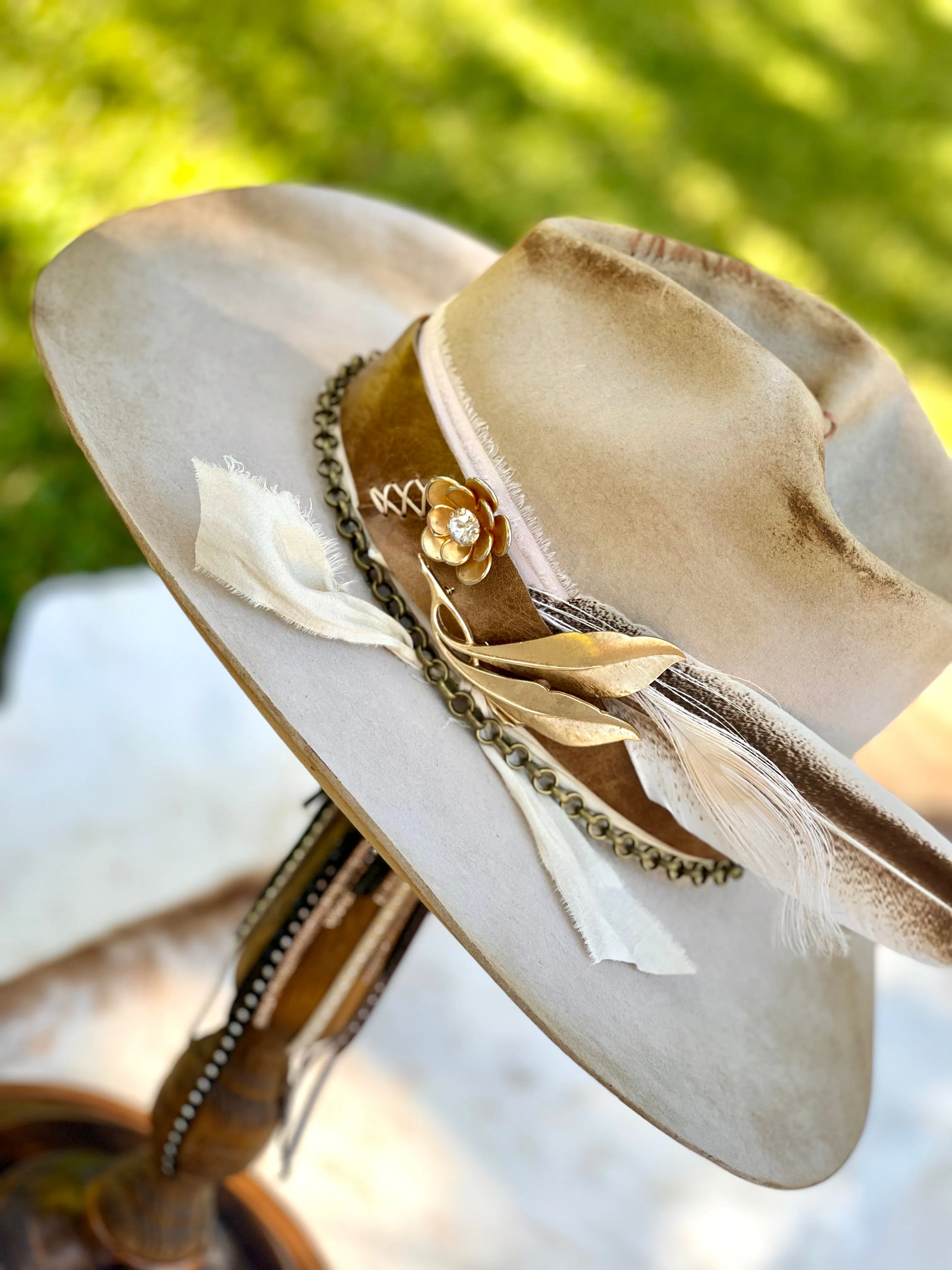 *VINTAGE* Cowboy Hat - The Desert Flower